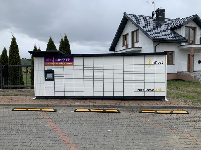Paczkomat PEJ01M parking