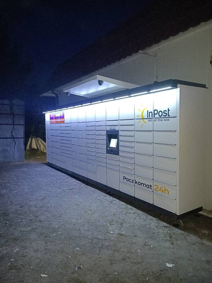 Paczkomat PEQ01M Przy sklepie spożywczym