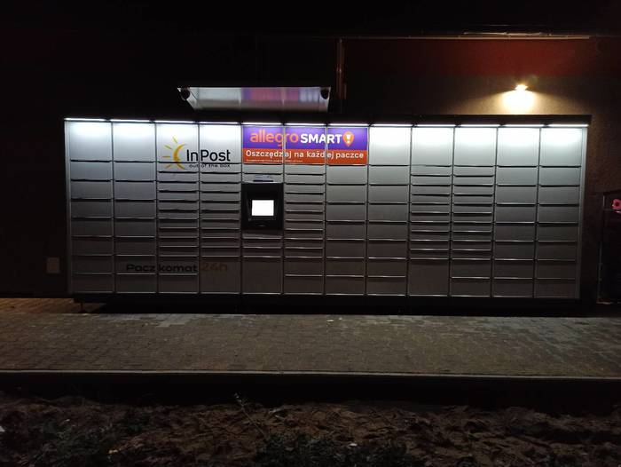 Paczkomat PET01M Przy sklepie Piętnuś.