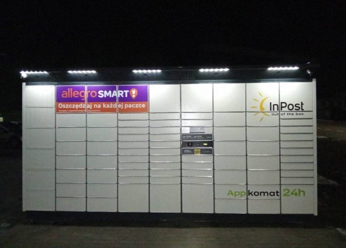 Paczkomat PGR02BAPP Na parkingu