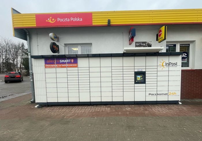 Paczkomat PIC01M przy sklepie Carrefour