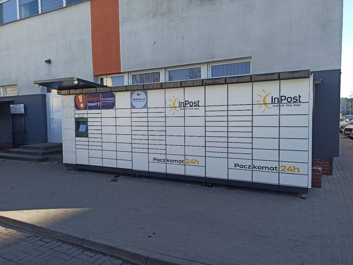 Paczkomat PIL17M Przy głównym wejściu na Targowisko nr 2