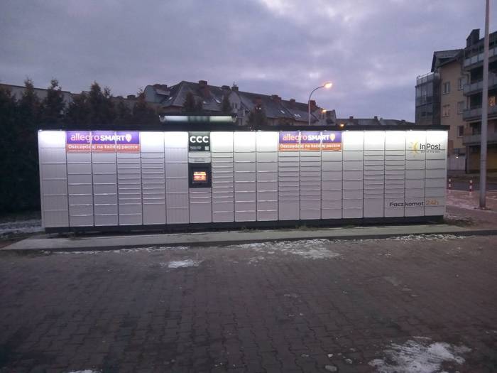 Paczkomat PIL18M Przy markecie Delikatesy Centrum