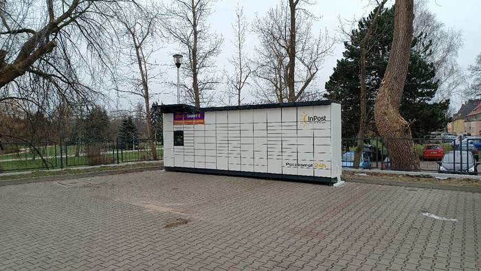Paczkomat PIL31M Na parkingu Starostwa Powiatowego
