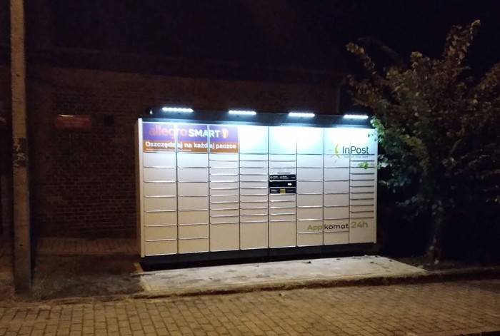 Paczkomat PILK01BAPP Przed biblioteką