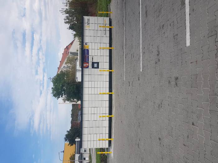 Parcel Locker PIN02M Parking przed pawilonem handlowym