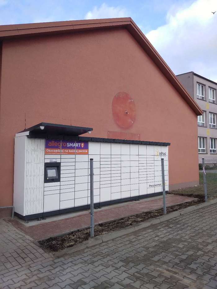 Paczkomat PIS05M przy Pasażu Czerwona Torebka