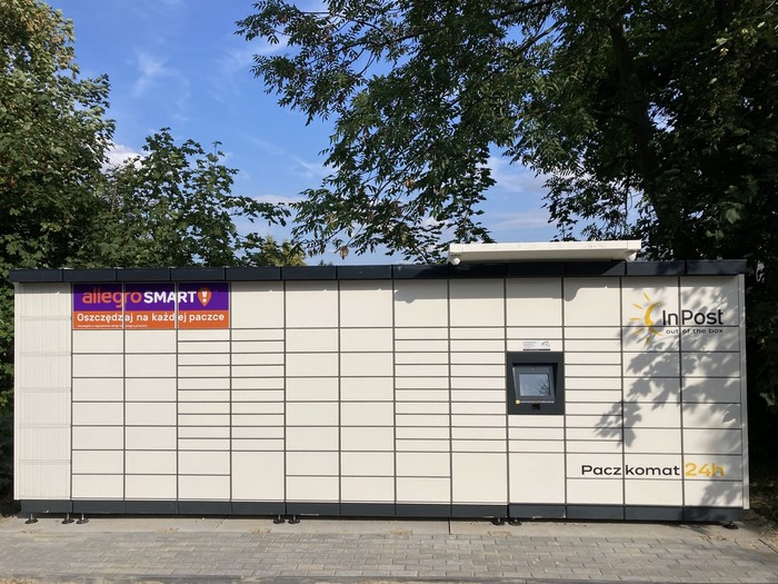 Paczkomat PKK02M Przy sklepie spożywczym