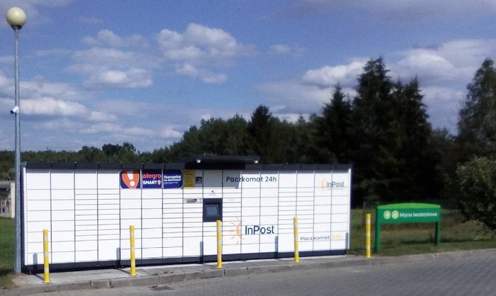 Parcel Locker PKS01M Parking przy wyjeździe ze stacji paliw BP