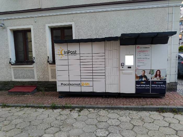 Paczkomat PLC02W Przy hotelu Willa Adriana