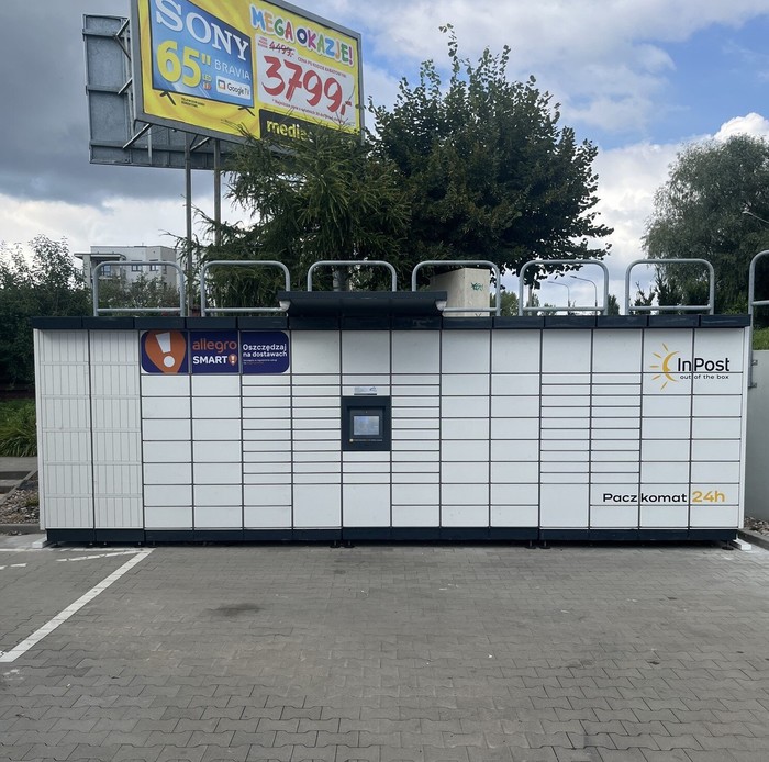 Parcel Locker PLC04M Na parkingu Lidla
