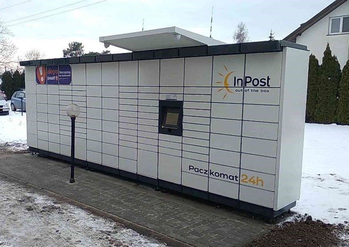Paczkomat PLC08M Na parkingu Banku Spółdzielczego Mazowsze