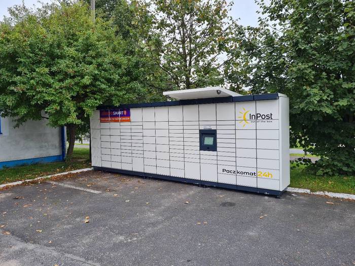 Parcel Locker PLC11M Na parkingu przy Spółdzielni Budowlani