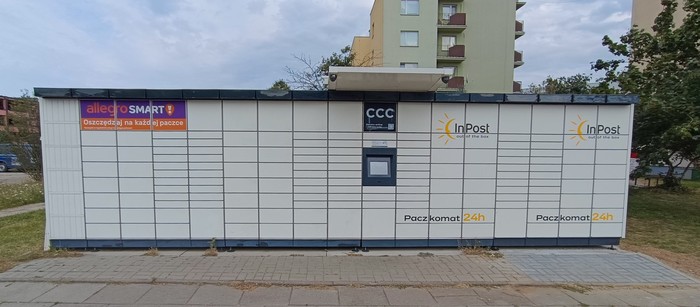 Parcel Locker PLC13M Na parkingu