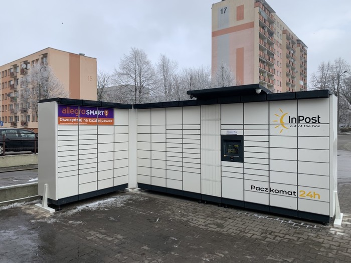 Paczkomat PLC23M Obok Delikatesów Centrum