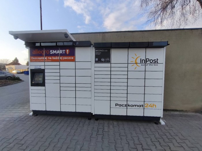 Paczkomat PLE10M ściana szczytowa garaży