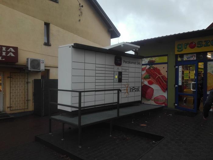 Paczkomat PLJ01N Przy sklepie Groszek