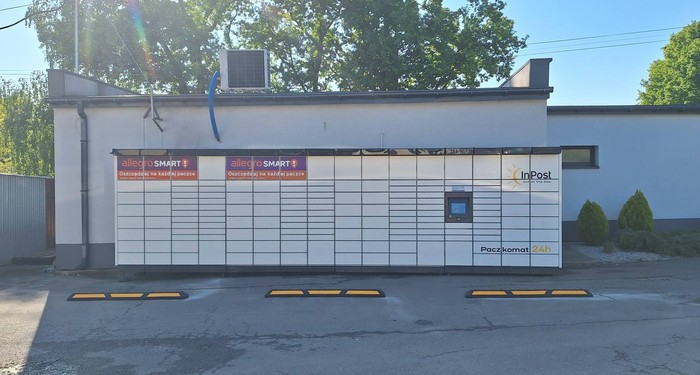 Parcel Locker PLM01M na wewnętrzny parkingu sklepu,