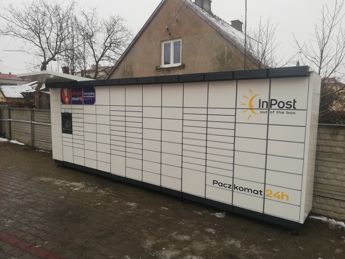 Paczkomat PLN06M Przy sklepie Montares
