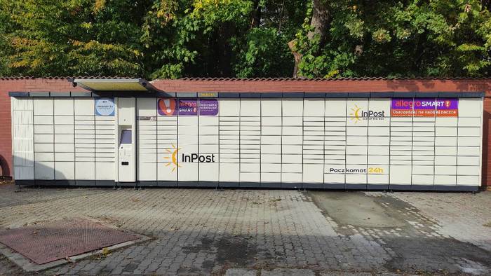Paczkomat PLT02A Przy warsztacie samochodowym