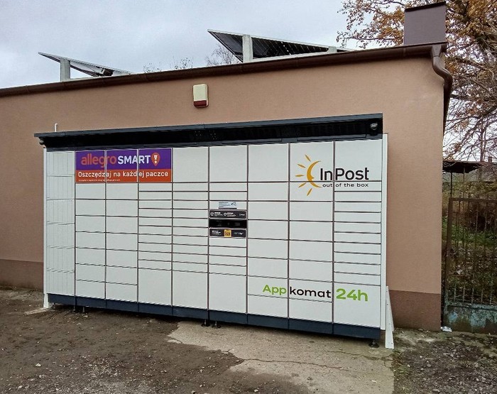 Paczkomat PLWC01BAPP parking przy sklepie
