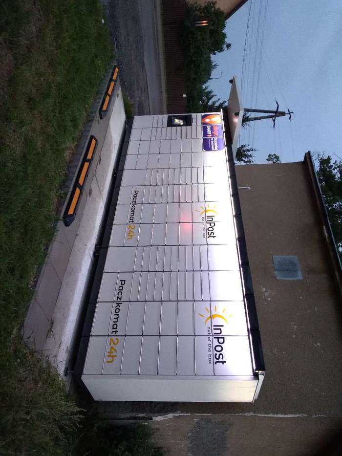 Paczkomat PLY01M Przy sklepie spożywczym Agat