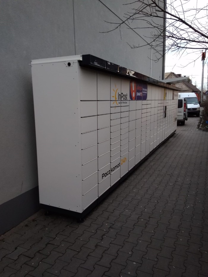 Paczkomat PNI01N Przy markecie Biedronka