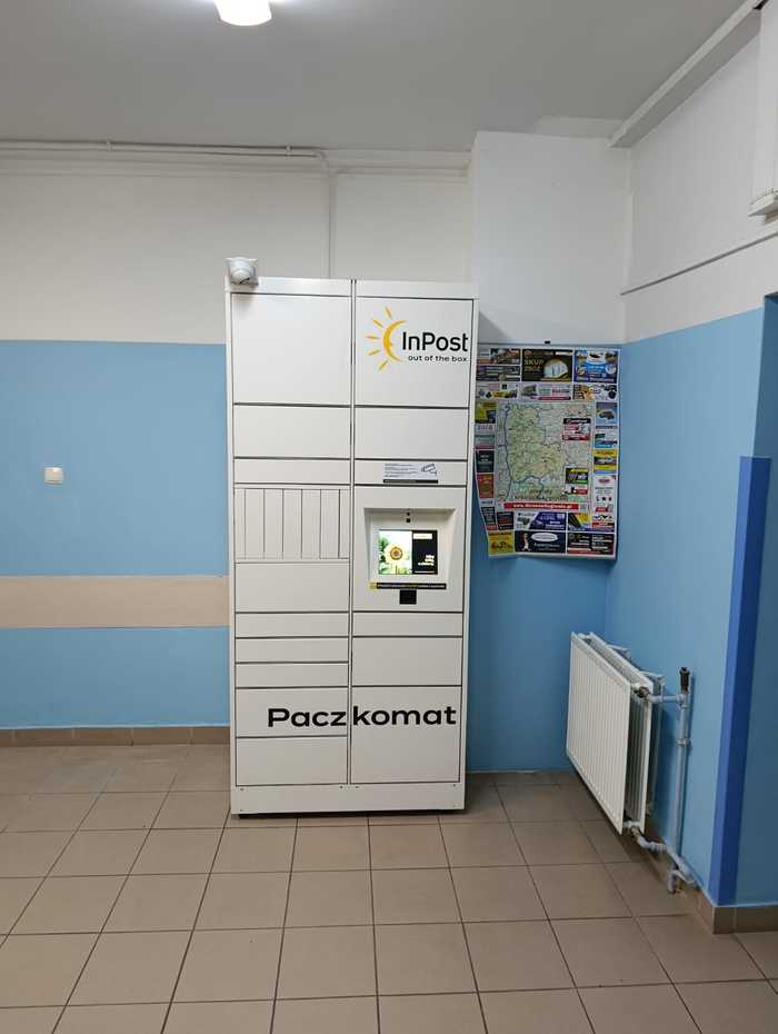 Paczkomat PNT01HP Po prawej stronie wejścia