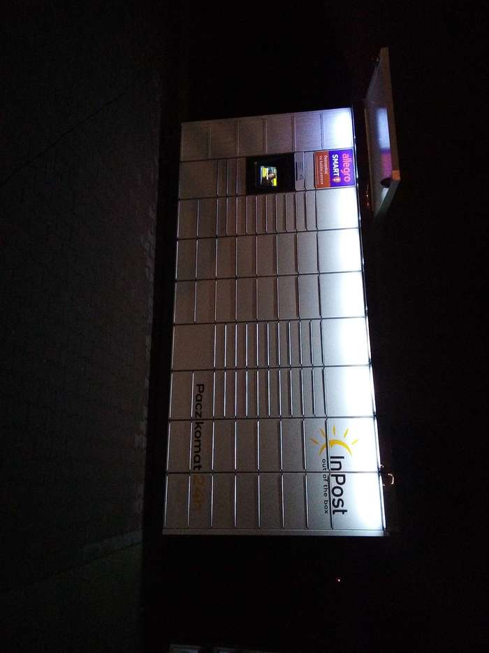 Paczkomat PNX01M Parking przy sklepie