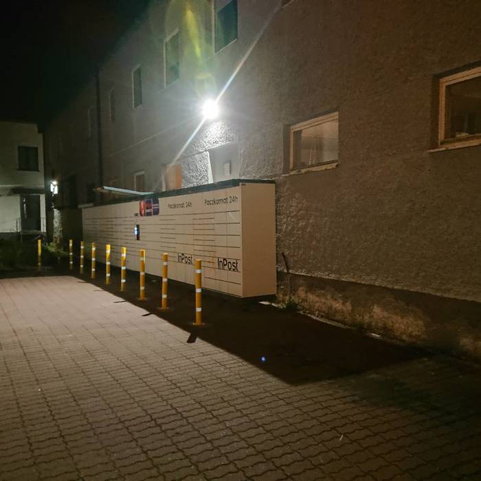 Paczkomat POA01N Na parkingu MOPS