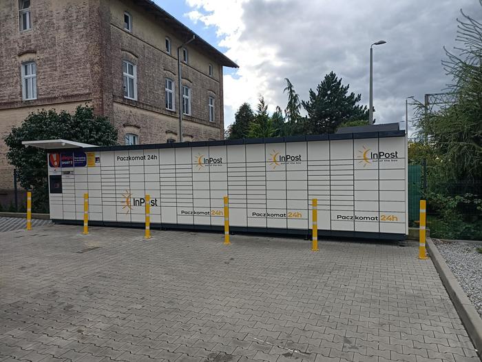 Поштомат POB01M Parking przy budynku handlowym