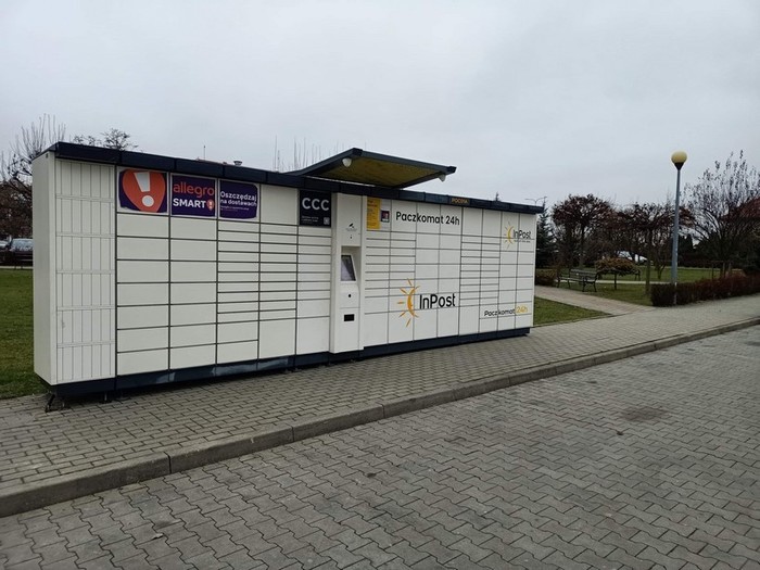 Paczkomat POC01A parking Galerii Połanieckiej