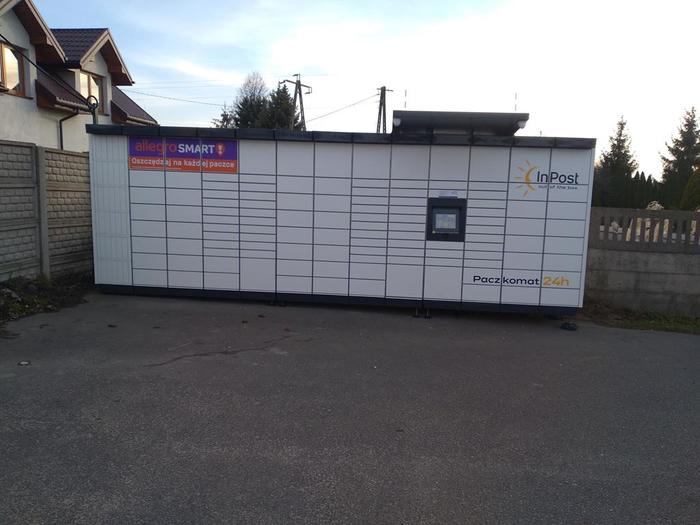 Paczkomat POD04M Na parkingu stacji paliw Markbud
