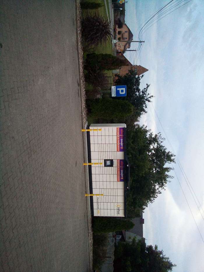 Parcel Locker POX02M Na parkingu przy sklepie