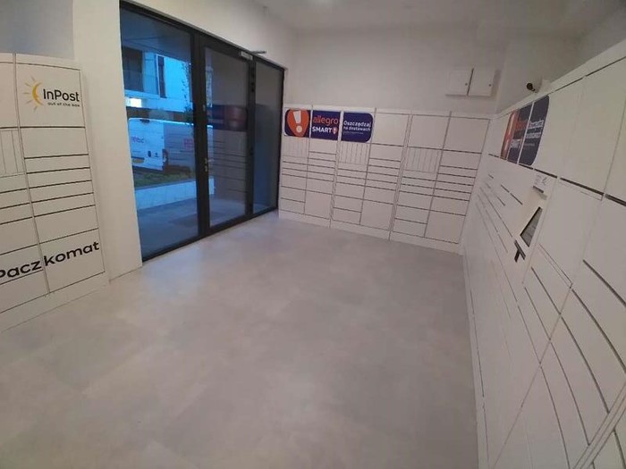 Paczkomat POZ01H Lokal użytkowy - wejście od ulicy Prusa
