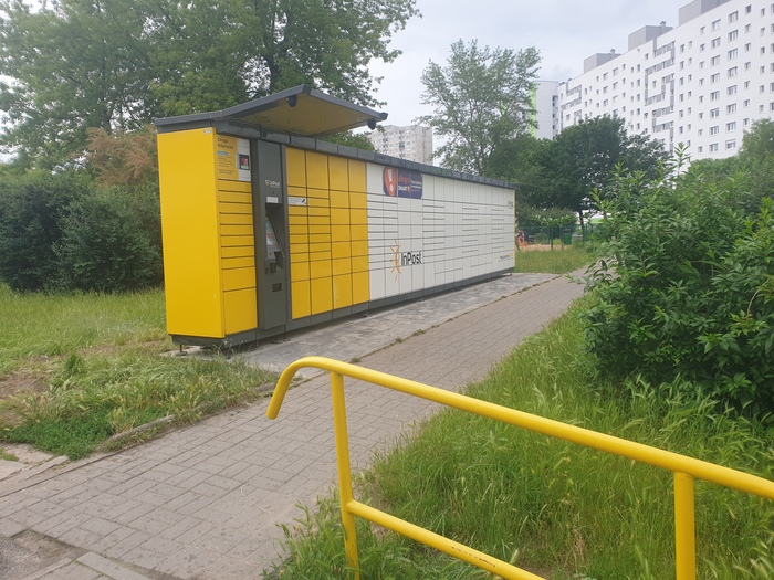 Paczkomat POZ02A Przy sklepie Żabka