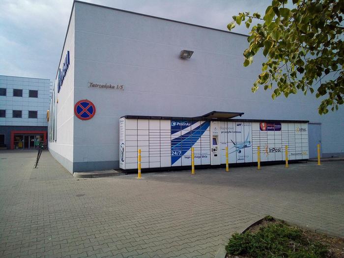 Поштомат POZ05B Przy Centrum Handlowym 24