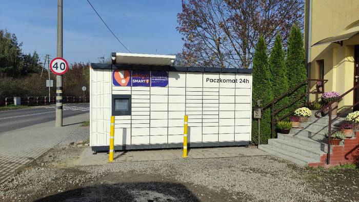 Paczkomat POZ05M Przy budynku usługowo handlowym