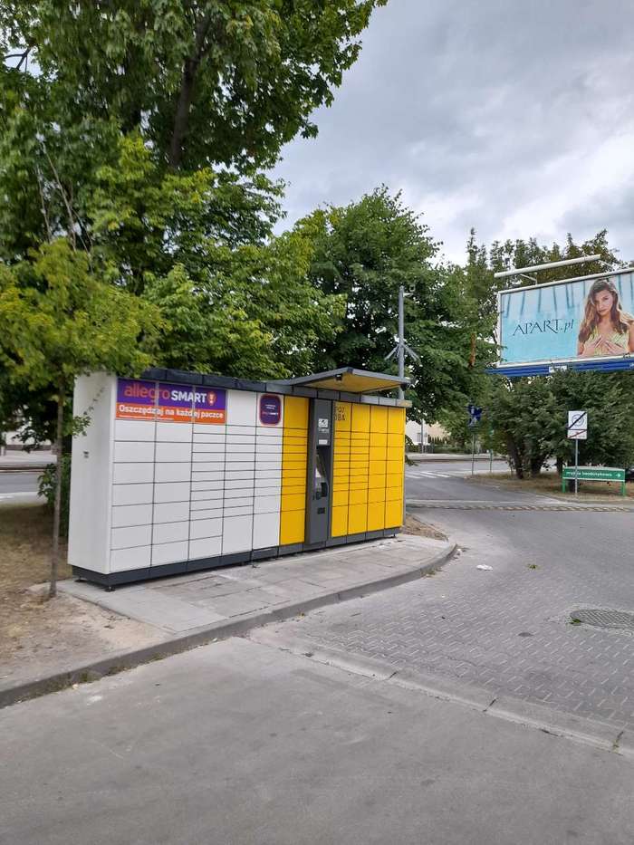 Paczkomat POZ08A Stacja paliw BP
