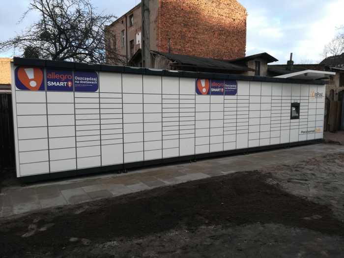 Parcel Locker POZ107M teren kompleksu garaży