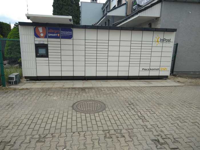 Paczkomat POZ134M Obok Pizzerii Raptorius