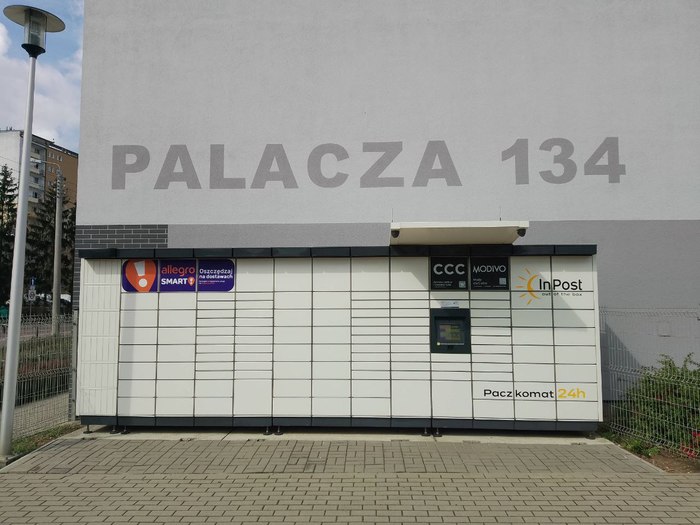 Parcel Locker POZ152M Przy osiedlowym parkingu