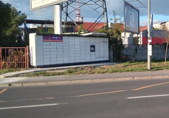 Paczkomat POZ159M Myjnia Piątkowo - paczkomat od strony Jaroczyńskiego