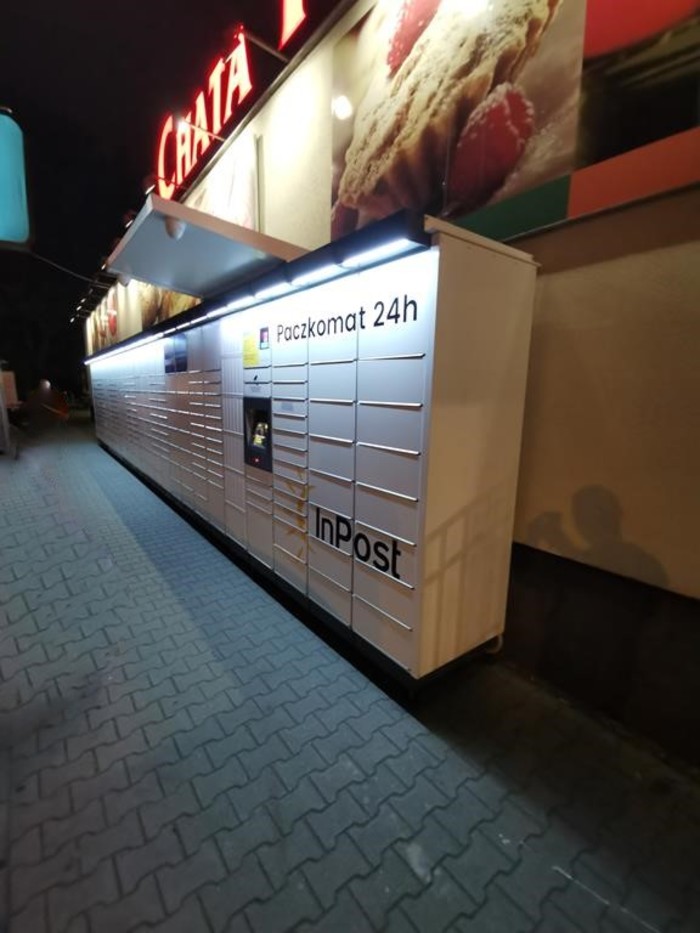 Paczkomat POZ17M Przy sklepie Chata Polska