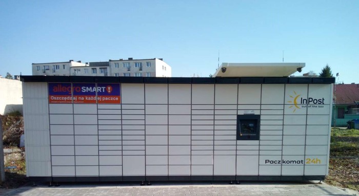 Parcel Locker POZ187M Przed wjazdem na posesję