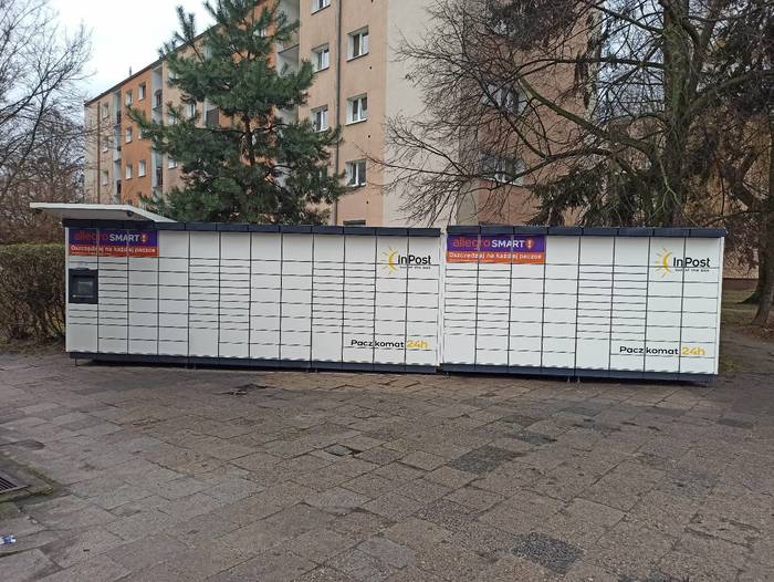 Paczkomat POZ202M Przy sklepie Społem