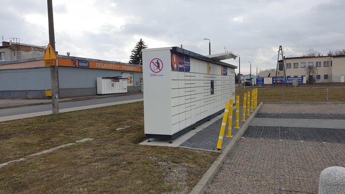 Paczkomat POZ36M Przy parkingu sklepu Lidl