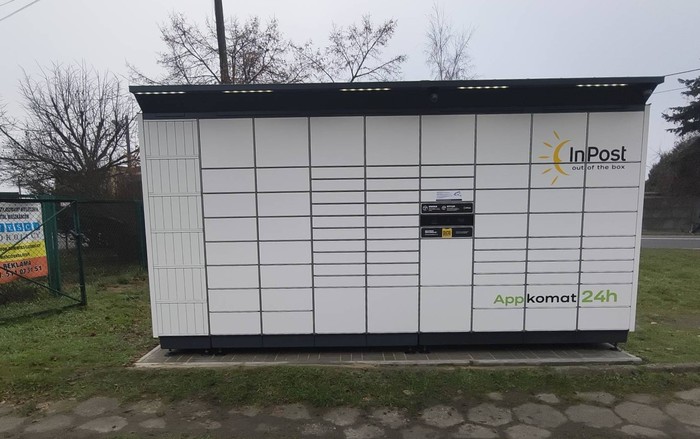 Paczkomat POZ38BAPP Przy sklepie spożywczym