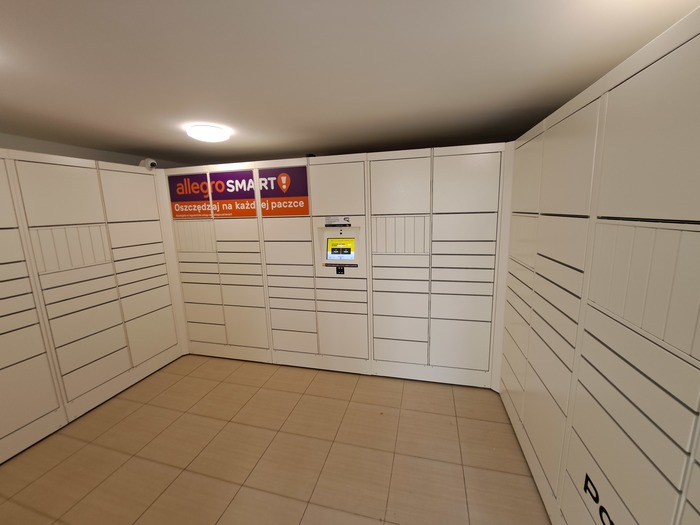 Paczkomat POZ46H w lokalu użytkowym