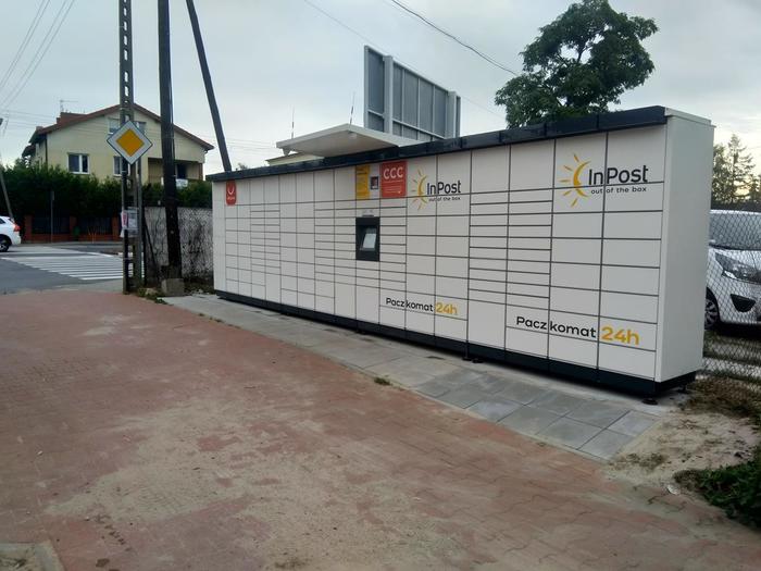 Parcel Locker POZ48M Na Terenie firmy |Ferrodo| od strony ul. Biskupińskiej
